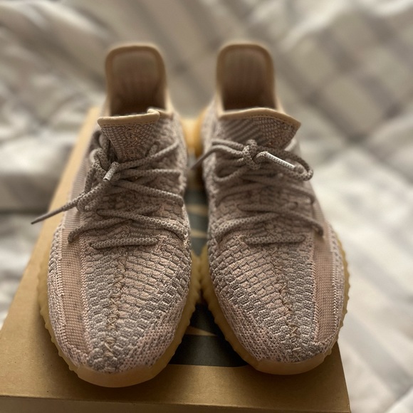 EUC Yeezy 350 Synth - Picture 10 of 12